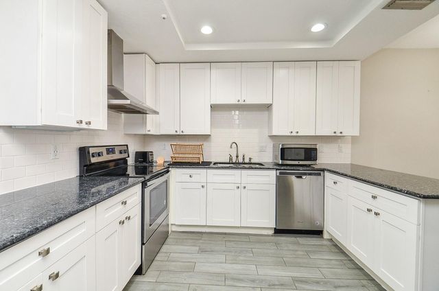 7655 S Braeswood Boulevard 27, Houston, TX 77071