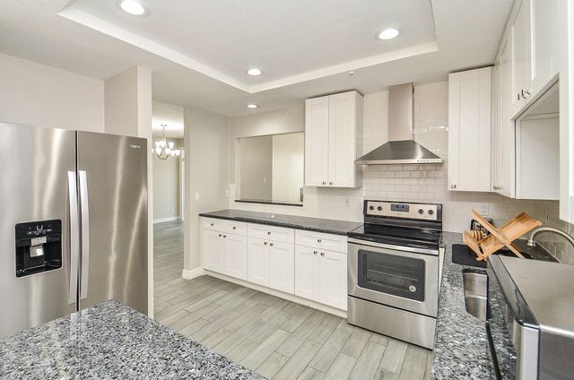 7655 S Braeswood Boulevard 27, Houston, TX 77071