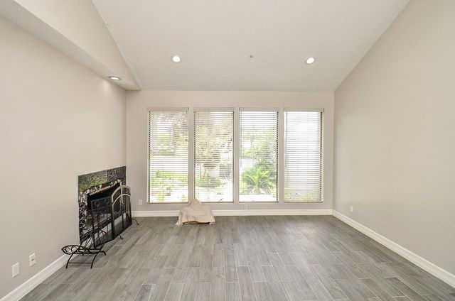 7655 S Braeswood Boulevard 27, Houston, TX 77071
