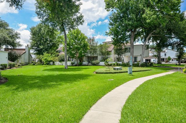 7655 S Braeswood Boulevard 27, Houston, TX 77071