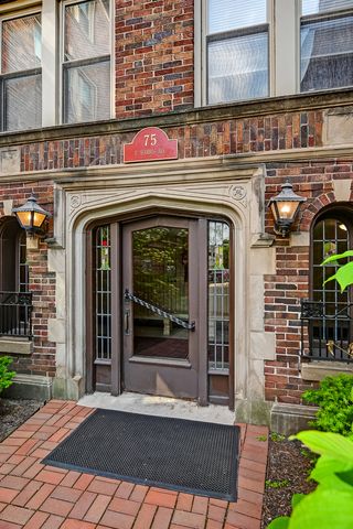 75 E Harris Avenue 3C, La Grange, IL 60525