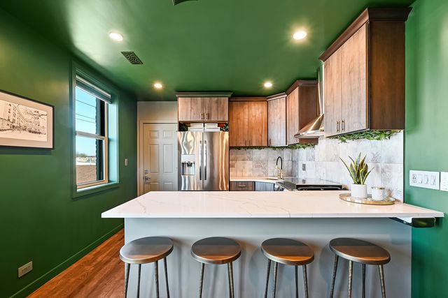 75 E Harris Avenue 3C, La Grange, IL 60525