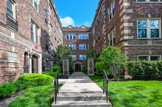 75 E Harris Avenue 3C, La Grange, IL 60525