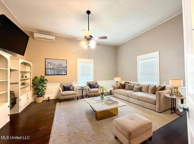 522 E Canal Street, Picayune, MS 39466