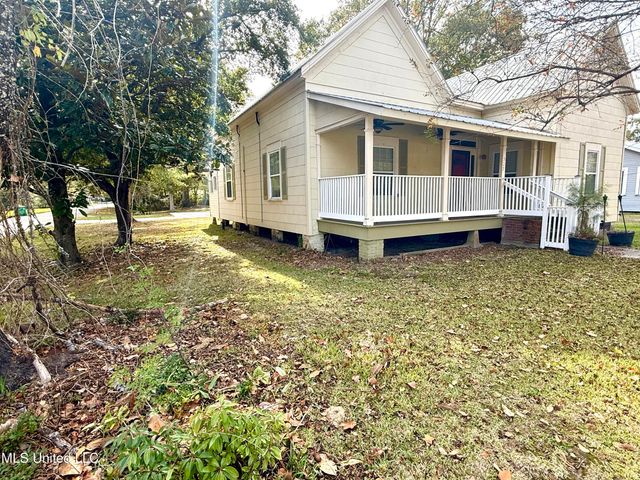 522 E Canal Street, Picayune, MS 39466