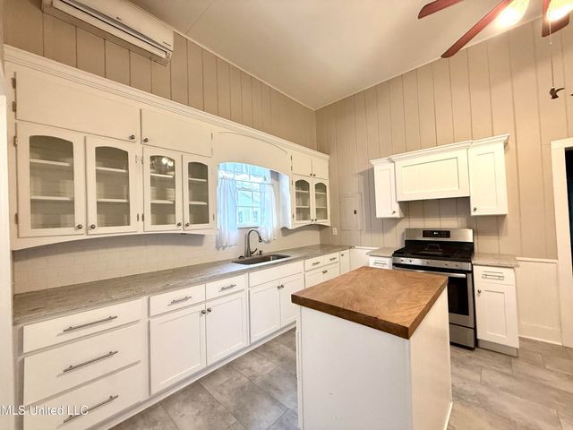 522 E Canal Street, Picayune, MS 39466