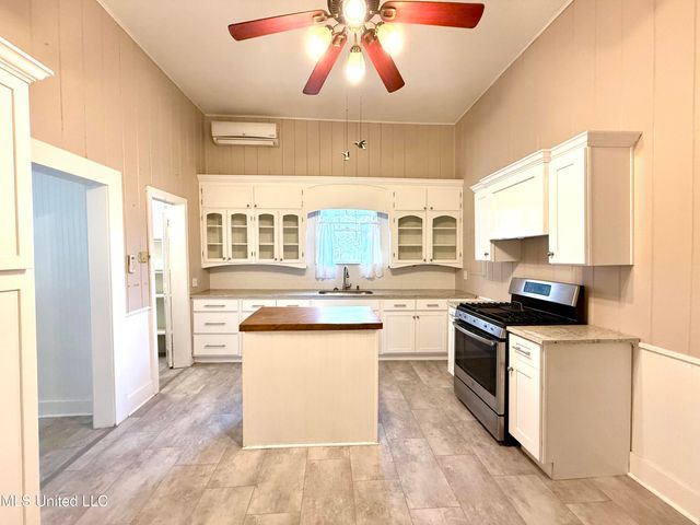 522 E Canal Street, Picayune, MS 39466