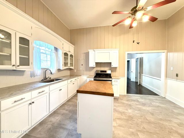 522 E Canal Street, Picayune, MS 39466