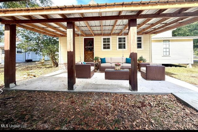 522 E Canal Street, Picayune, MS 39466