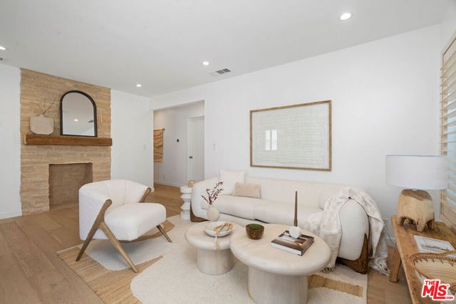 7881 Airlane Avenue, Los Angeles, CA 90045