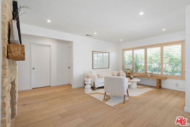 7881 Airlane Avenue, Los Angeles, CA 90045