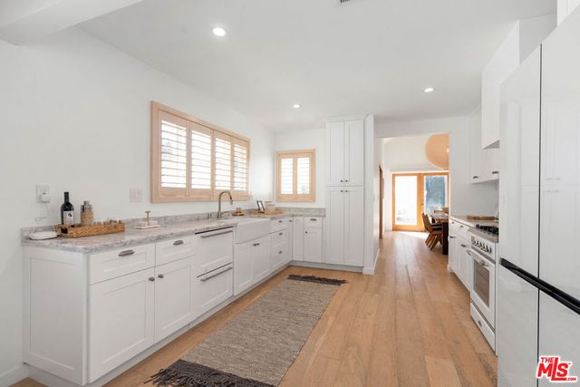 7881 Airlane Avenue, Los Angeles, CA 90045