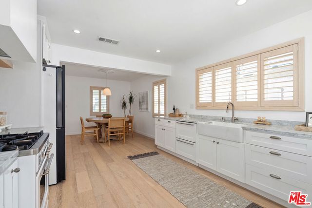 7881 Airlane Avenue, Los Angeles, CA 90045
