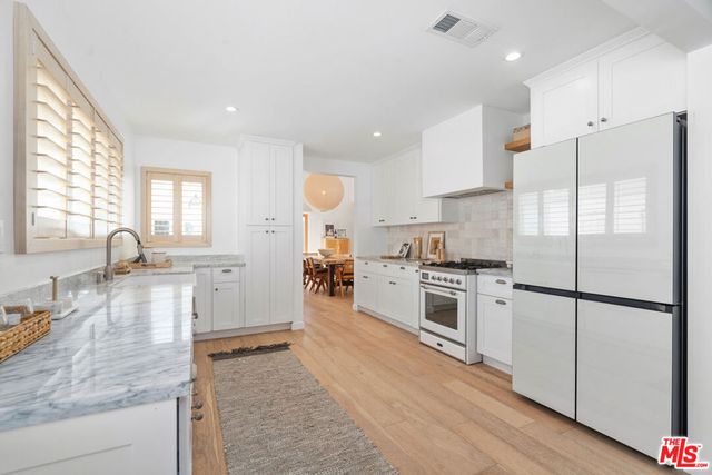 7881 Airlane Avenue, Los Angeles, CA 90045