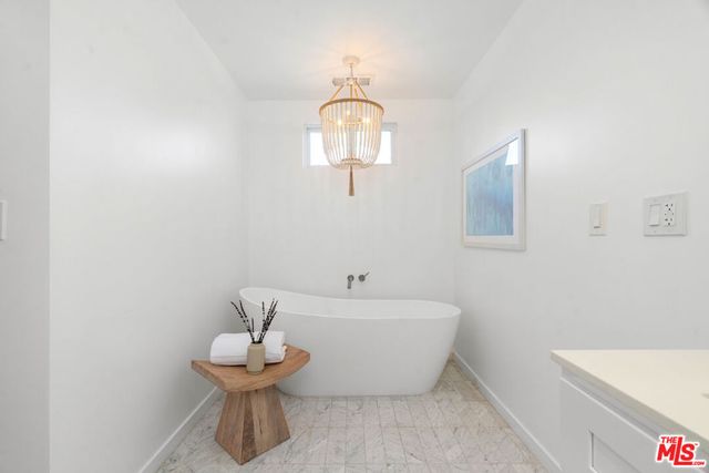 7881 Airlane Avenue, Los Angeles, CA 90045