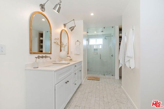 7881 Airlane Avenue, Los Angeles, CA 90045