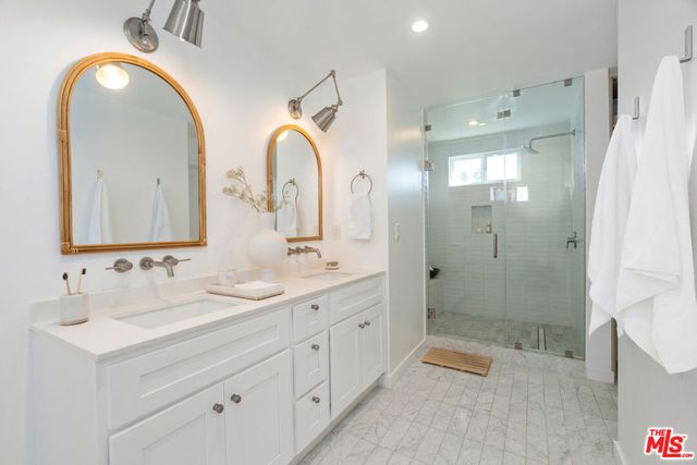 7881 Airlane Avenue, Los Angeles, CA 90045