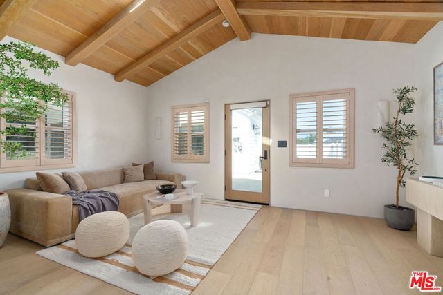 7881 Airlane Avenue, Los Angeles, CA 90045