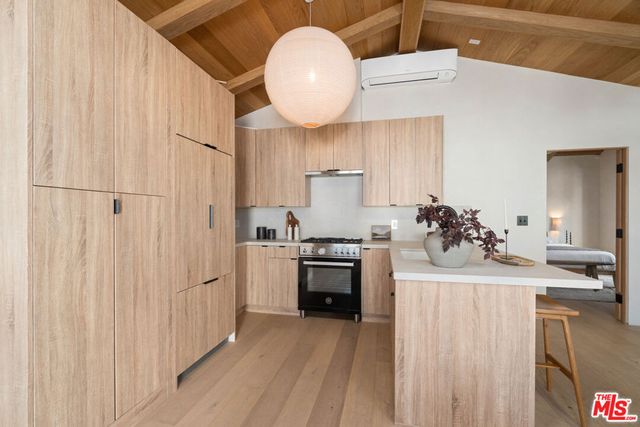 7881 Airlane Avenue, Los Angeles, CA 90045
