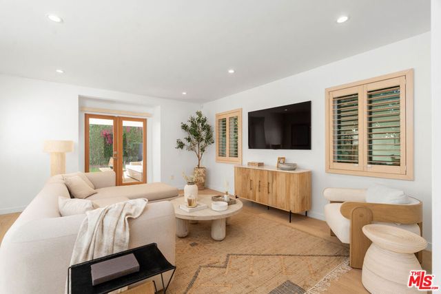 7881 Airlane Avenue, Los Angeles, CA 90045