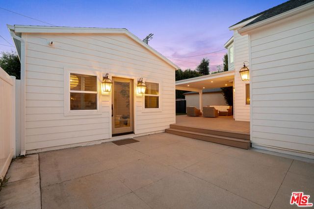7881 Airlane Avenue, Los Angeles, CA 90045