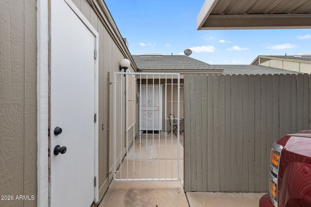 4449 E VINEYARD Road, Phoenix, AZ 85042