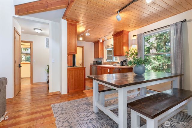 21012 Pinnacle Road, Glacier, WA 98244