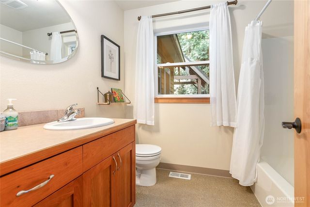 21012 Pinnacle Road, Glacier, WA 98244