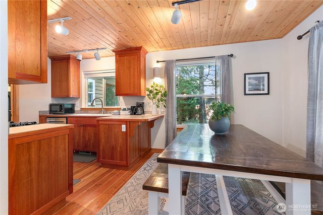 21012 Pinnacle Road, Glacier, WA 98244