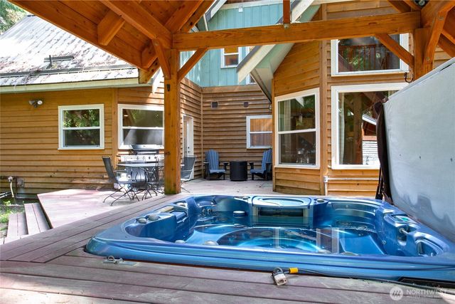 21012 Pinnacle Road, Glacier, WA 98244