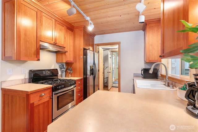 21012 Pinnacle Road, Glacier, WA 98244