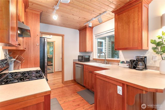 21012 Pinnacle Road, Glacier, WA 98244