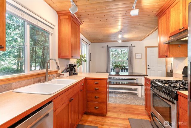 21012 Pinnacle Road, Glacier, WA 98244