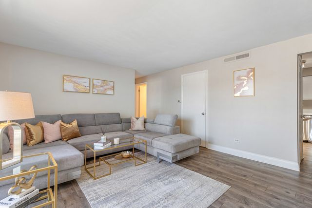 11116 S 84 Avenue 2B, Palos Hills, IL 60465