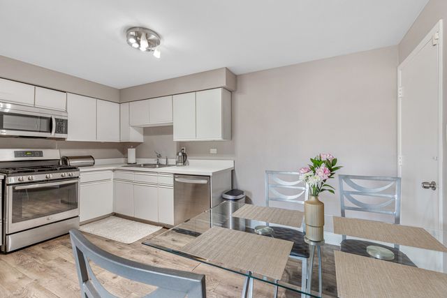 11116 S 84 Avenue 2B, Palos Hills, IL 60465