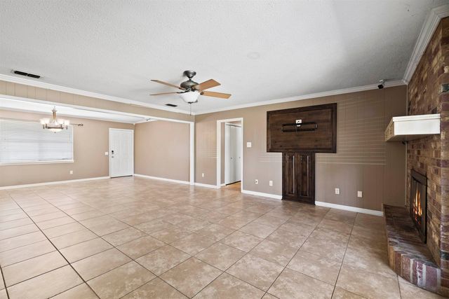 209 Sherwood Dr, Longview, TX 75605