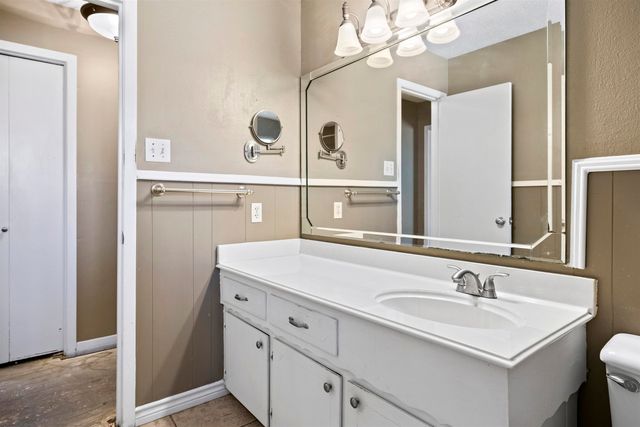 209 Sherwood Dr, Longview, TX 75605