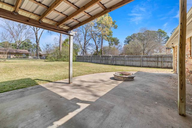 209 Sherwood Dr, Longview, TX 75605