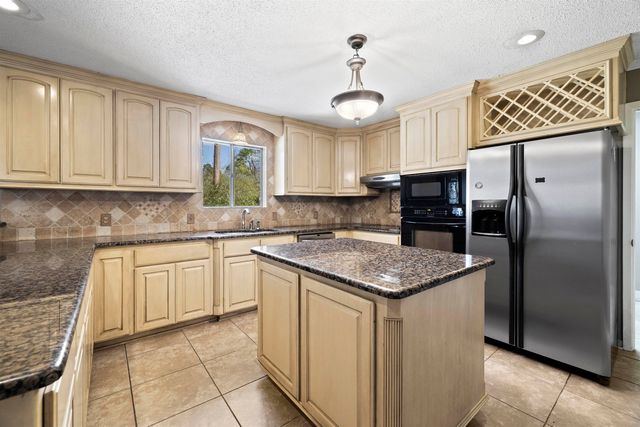 209 Sherwood Dr, Longview, TX 75605