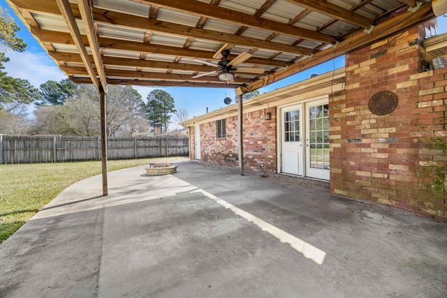 209 Sherwood Dr, Longview, TX 75605