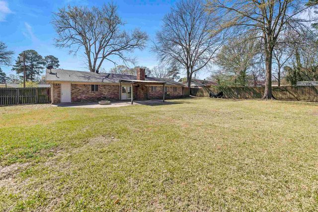 209 Sherwood Dr, Longview, TX 75605