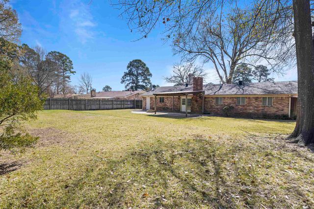 209 Sherwood Dr, Longview, TX 75605