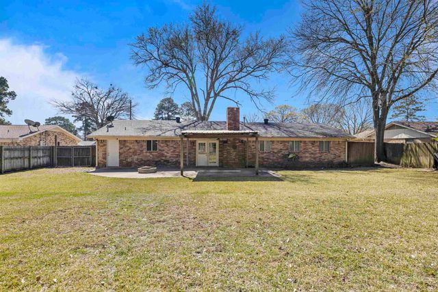 209 Sherwood Dr, Longview, TX 75605