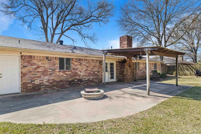 209 Sherwood Dr, Longview, TX 75605