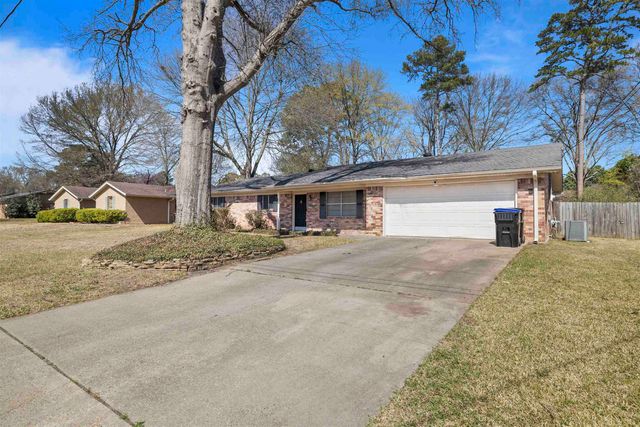 209 Sherwood Dr, Longview, TX 75605