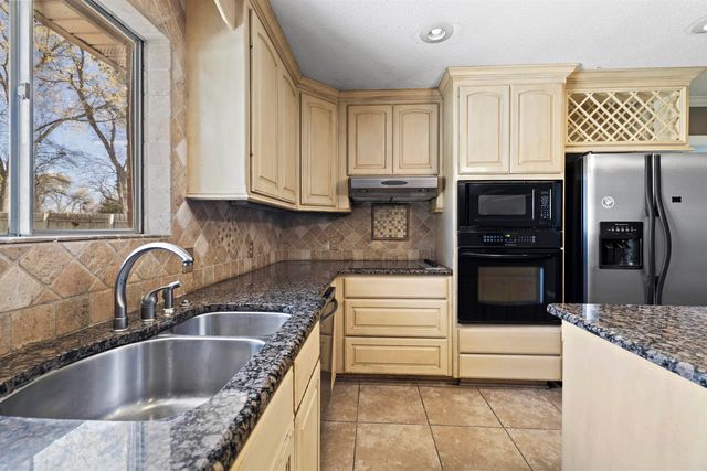 209 Sherwood Dr, Longview, TX 75605