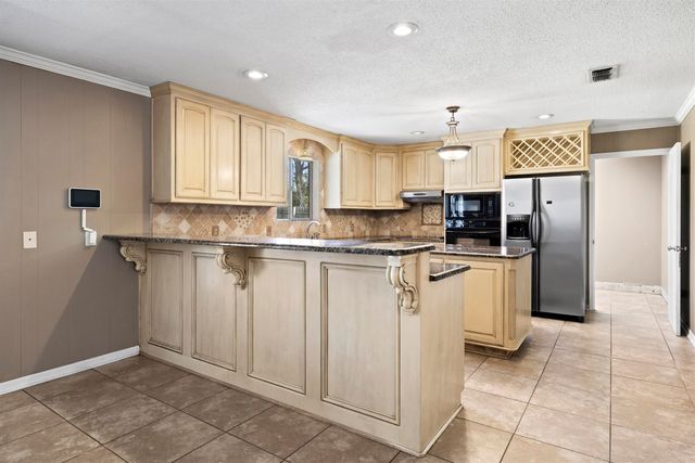 209 Sherwood Dr, Longview, TX 75605