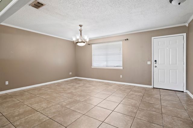 209 Sherwood Dr, Longview, TX 75605