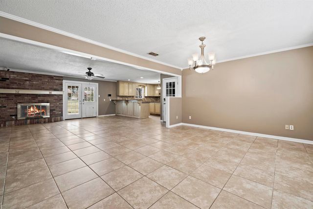 209 Sherwood Dr, Longview, TX 75605