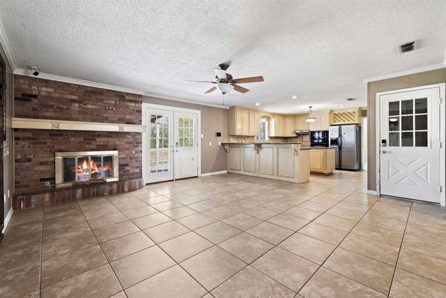 209 Sherwood Dr, Longview, TX 75605